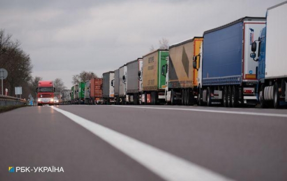 Скрізь черги. У ДПСУ розповіли, яка ситуація на кордоні України і Польщі