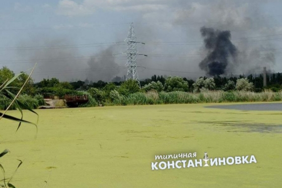 Армия РФ нанесла удары по Константиновке, горят дома 