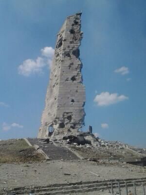 Мемориальный комплекс на Саур-Могиле в Снежном Донецкой области разрушен (фото)