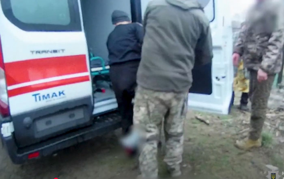 Поліцейські Лиманської громади надали допомогу чоловіку, який підірвався на протипіхотній міні