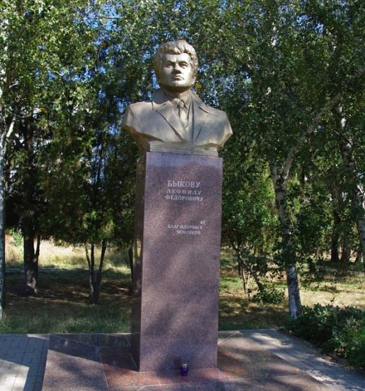 памятник Леониду Быкову
