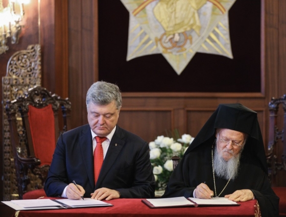 Порошенко и Варфоломей подписали соглашение о создании независимой украинской церкви 