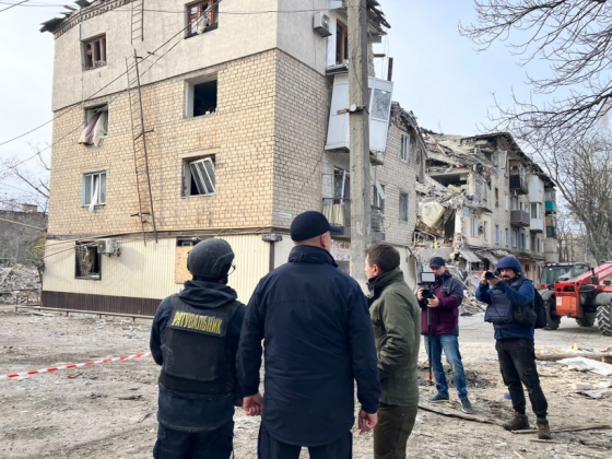 Щонайменше 1 людина загинула і 2 поранено внаслідок нічного удару по Селидовому