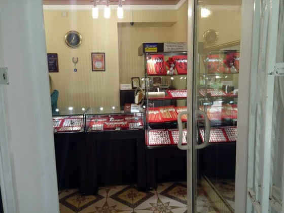 Полицейский из Славянска в свой выходной задержал грабителя, похитившего из магазина ювелирное украшение