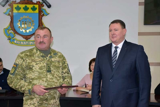 Мэру Краматорска присвоили офицерское звание