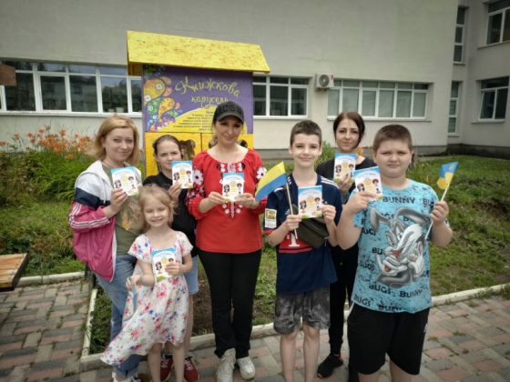 До Дня Конституції України бібліотеки та хаби Донеччини отримали книжки від благодійників
