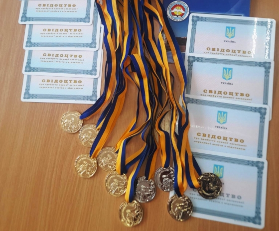 Десять випускників Краматорської української гімназії нагороджено золотими та срібними медалями