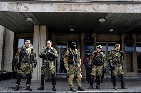 Админздания в Краматорске и Славянске штурмовали наемники из петербургского «Тайфуна»