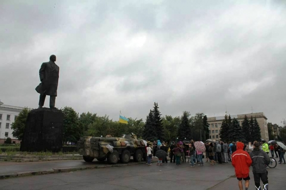 В Краматорске украинские военные не допустили снос памятника Ленину