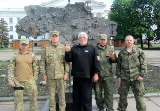 В центре Краматорска установили кованную карту Украины