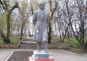  Памятник Пушкину в Донецке остался без рук