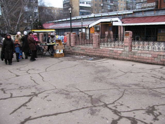 Возле кафе &quot;Инсайд&quot; человека ударили в шею ножом (дополнено)