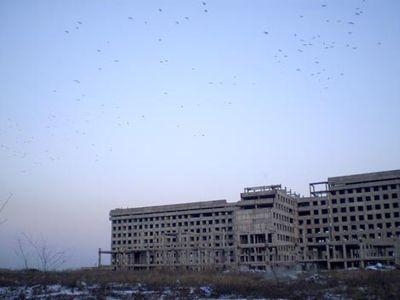 В Донецке демонтируют крупный недосторой 