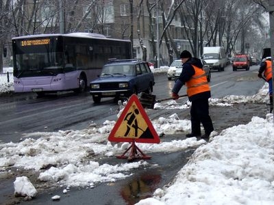 В Донецке со снегом борются &quot;запрещенными&quot; методами 