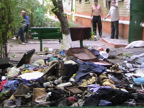В Краматорске сгорела квартира, до потолка заваленная мусором 