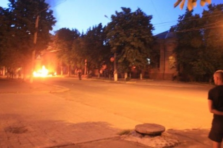 Бой в центре Артемовска: из БТРов обстрелян штаб ополченцев НОД