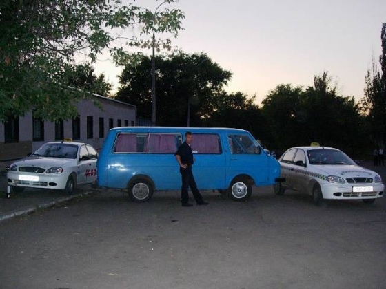 На автовокзале &quot;взяли в плен&quot; иногороднюю маршрутку. Таким образом руководство АТП-11410 пыталось побороть конкурента