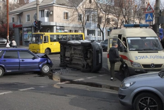 ДТП с переворотом произошло в центре Донецка
