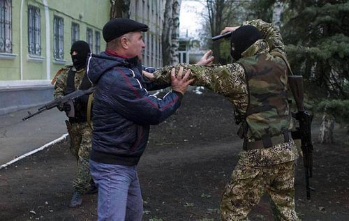 &quot;Вы зачем сюда приехали?&quot; - как встречали российских боевиков в Краматорске два года назад (видео)