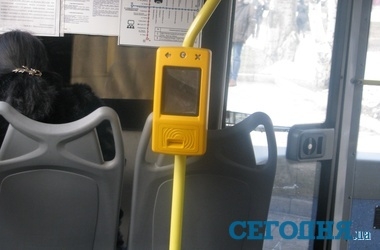 В троллейбусах Донецка появились суперкомпостеры, а из кондукторов сделают водителей и контролеров 