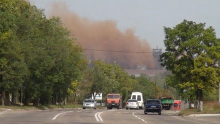 Мариуполь накрыло рыжим смогом