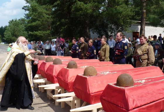 Павшие  бойцы обрели покой  в братской могиле в Красном Лимане