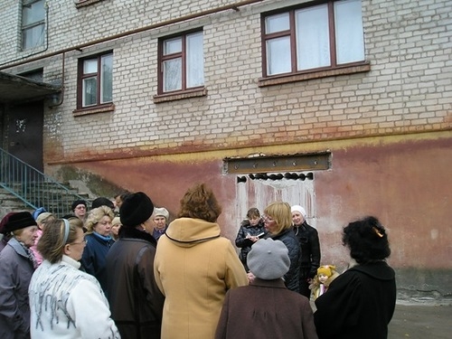 В Краматорске АТБ ломится в жилой дом