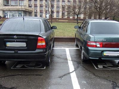 Инвалидов теснят с автостоянки облгосадминистрации 