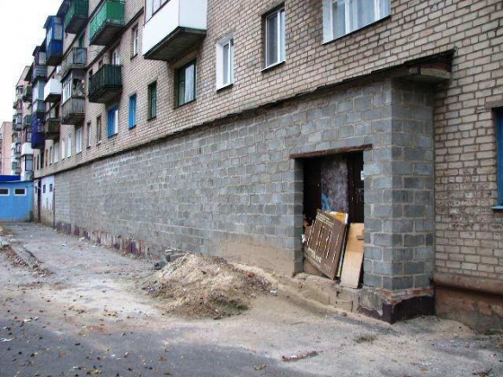 Бывший магазин &quot;Новосел&quot; держит в заложниках холода весь дом