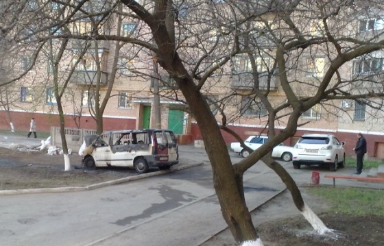 В Краматорске сгорел микроавтобус Mersedes