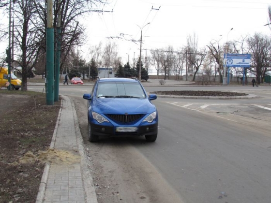 В Мариуполе сотрудники ГАИ вызвали &quot;скорую&quot; водителю, истекавшего кровью 