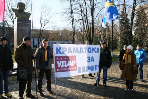 В Краматорске прошел митинг в поддержку столичного &quot;Евромайдана&quot;