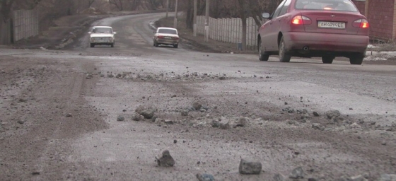 На родине Януковича латают дороги по &quot;супертехнологиям&quot; (видео)