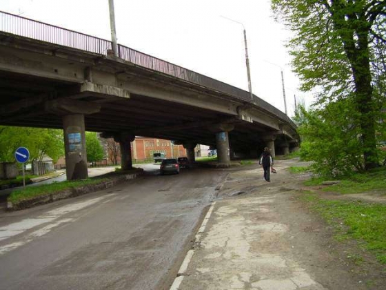 Состояние транспортной артерии на Старый город внушает опасения 