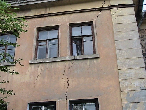 В Краматорске в квартире упал потолок. Дома были дети 