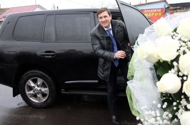У донецкого губернатора Toyota LAND CRUISER, у его семьи - два «Лексуса»