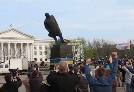 Блок Порошенко выступает за наказание виновных в сносе памятника Ленину в Краматорске