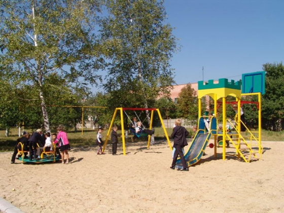 Воспитанники школы-интерната получили в подарок от НКМЗ детскую площадку