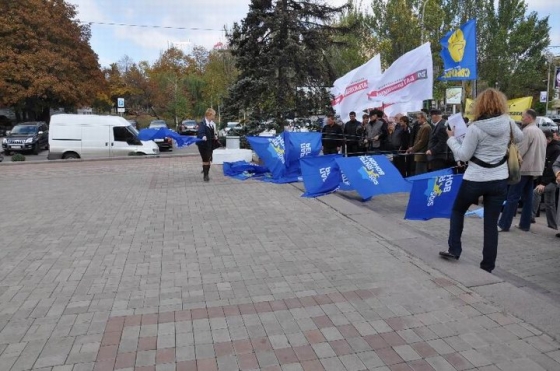 В Донецке митинговали фермеры и оппозиционеры. Устроили &quot;парад победы&quot;