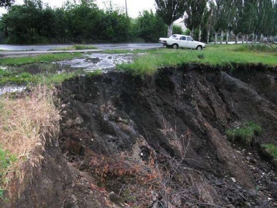 Улица Хабаровская сползает в Кутовую балку