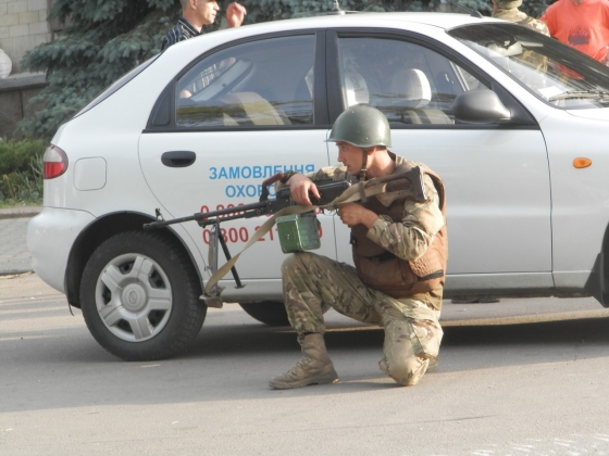 НОД покинуло Краматорск. Колонна бронетехники ВСУ прошла по городу. Над горисполкомом поднят украинский флаг