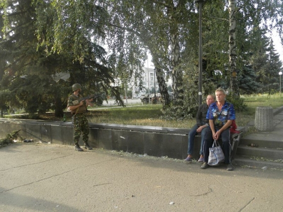 НОД покинуло Краматорск. Колонна бронетехники ВСУ прошла по городу. Над горисполкомом поднят украинский флаг