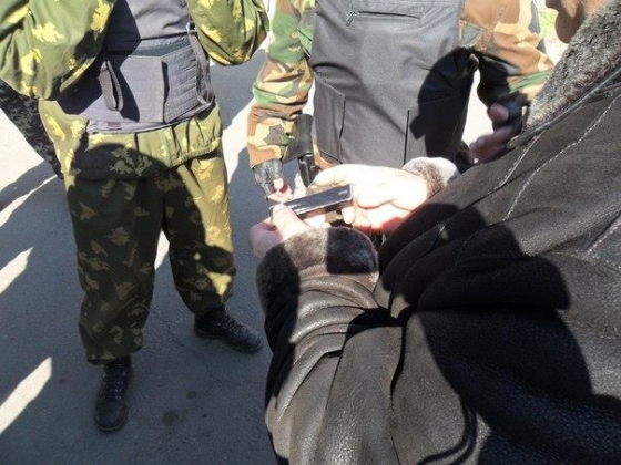 На Харьковской трассе в районе АЗС (БЗС) избили активистов «Дорожного контроля»