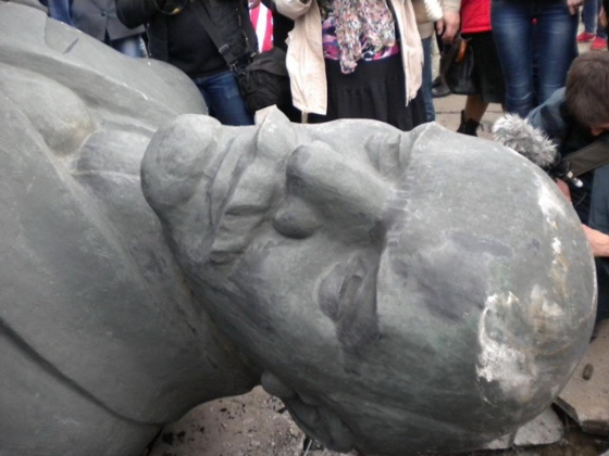 В Краматорске завалили памятник Ленину