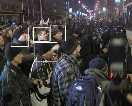 Их разыскивает милиция. Правоохранители просят опознать людей, устраивавших массовые беспорядки в Донецке