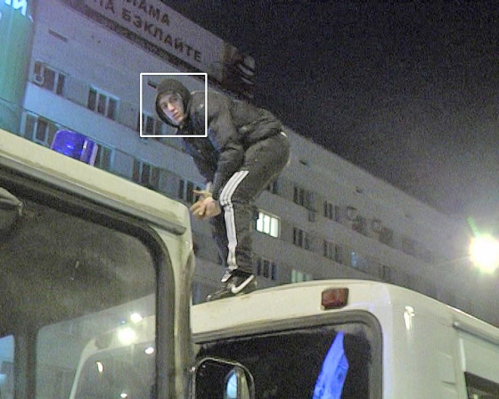 Их разыскивает милиция. Правоохранители просят опознать людей, устраивавших массовые беспорядки в Донецке