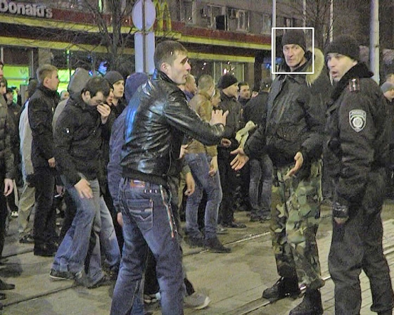 Их разыскивает милиция. Правоохранители просят опознать людей, устраивавших массовые беспорядки в Донецке