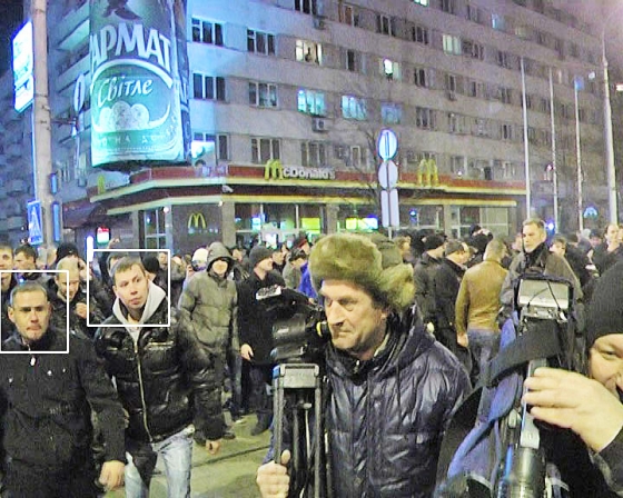 Их разыскивает милиция. Правоохранители просят опознать людей, устраивавших массовые беспорядки в Донецке