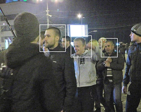 Их разыскивает милиция. Правоохранители просят опознать людей, устраивавших массовые беспорядки в Донецке