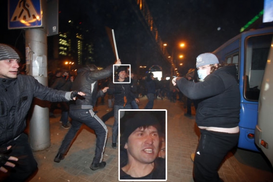 Их разыскивает милиция. Правоохранители просят опознать людей, устраивавших массовые беспорядки в Донецке